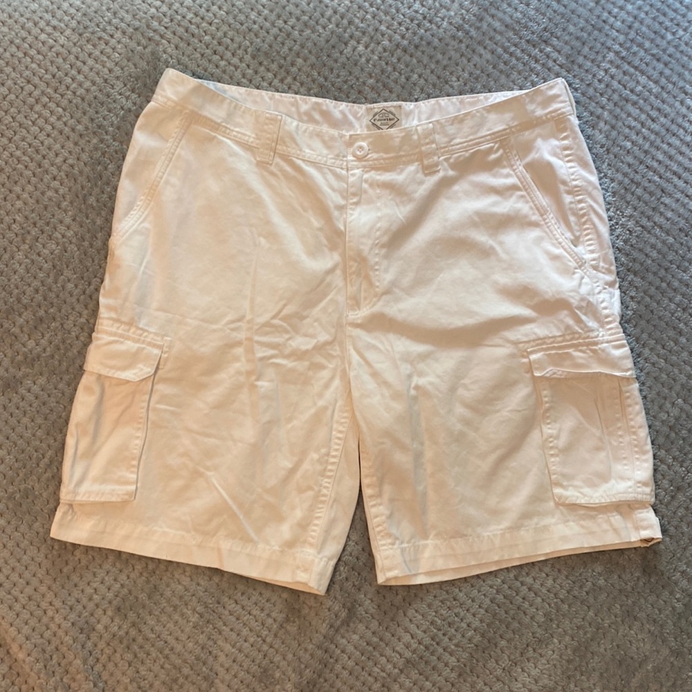 NWT Saint johns bay Mens cargo shorts white 42 inch waist